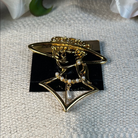 Details Details Jewelry - 💫Elegant Gold and Pearl Women's Brooch